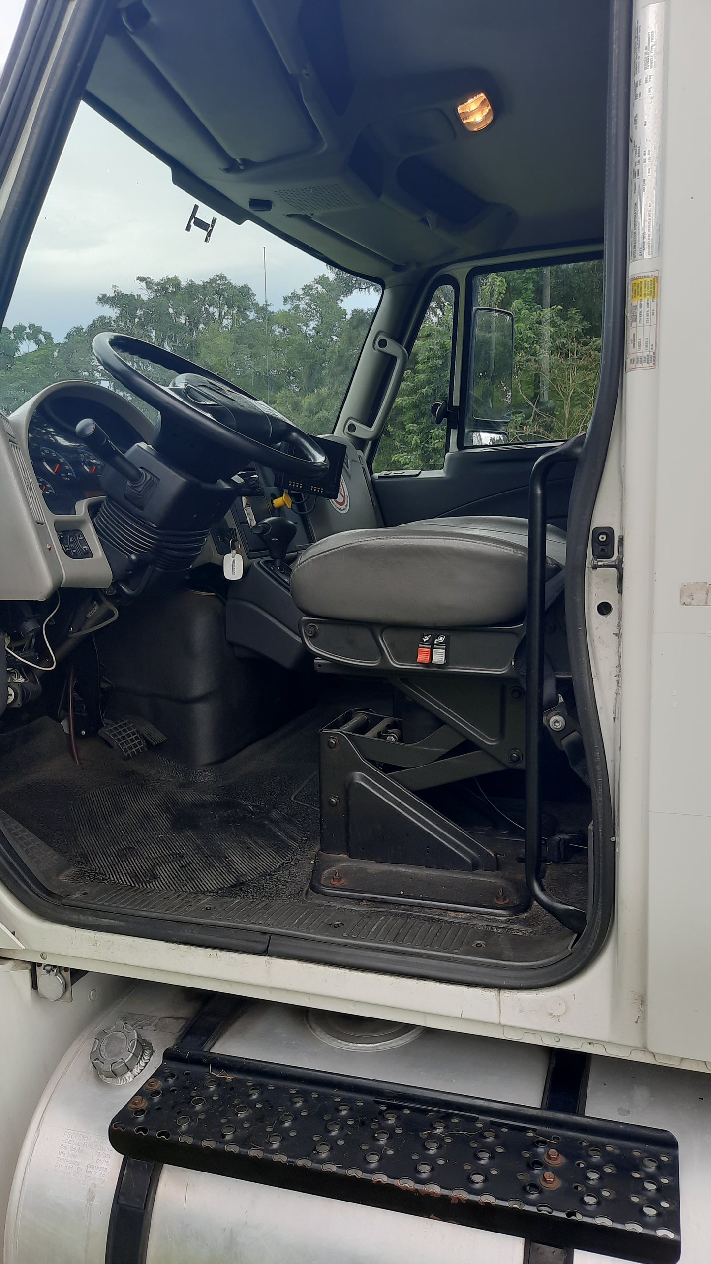2016 International Durastar 16' Box Truck